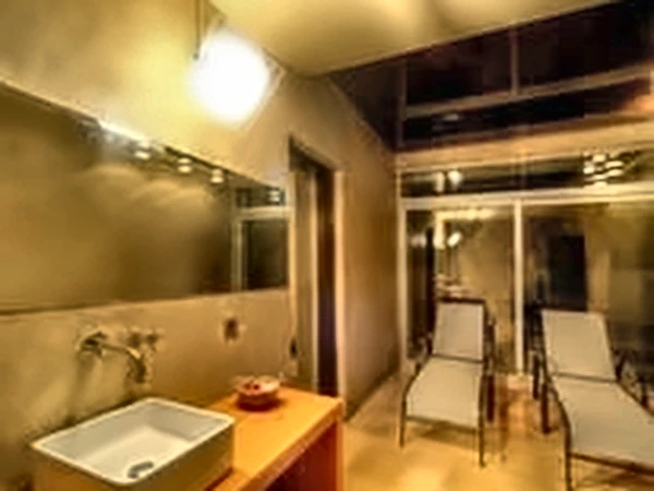 Warm bathroom renovation